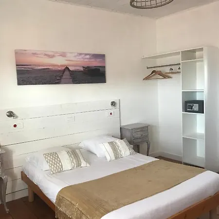 De La Tour Hotel 2*