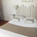 Hotel De La Tour 2*